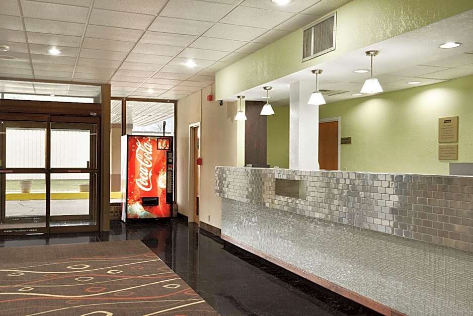 Travelodge by Wyndham Sturgis