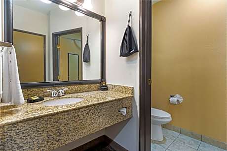 Suite-1 King Bed Non-Smoking Murphy Bed Whirlpool Full Kitchen Wi-Fi Full Breakfast