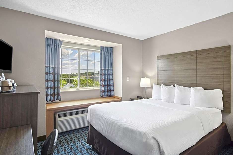 Sonesta Essential Hotels & Suites Kansas City/Blue Springs