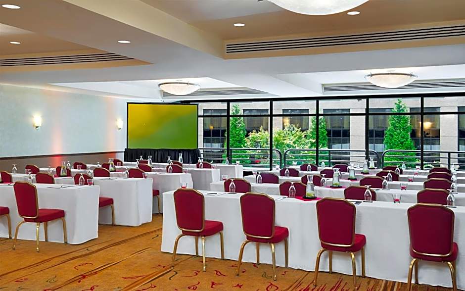 DoubleTree by Hilton Washington Dulles Airport