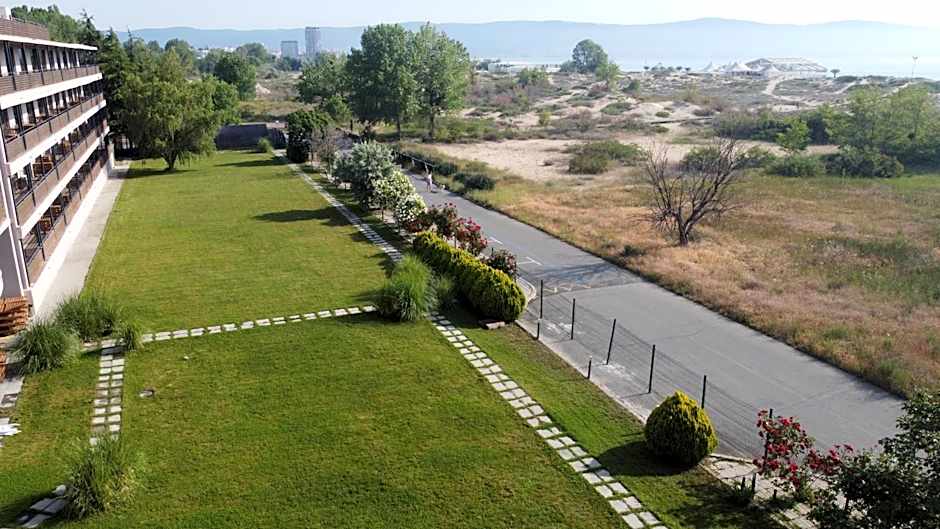 Sunny Beach Club - Adults Only #YouthfulVibes