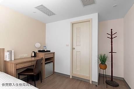 Deluxe Triple Non-Smoking