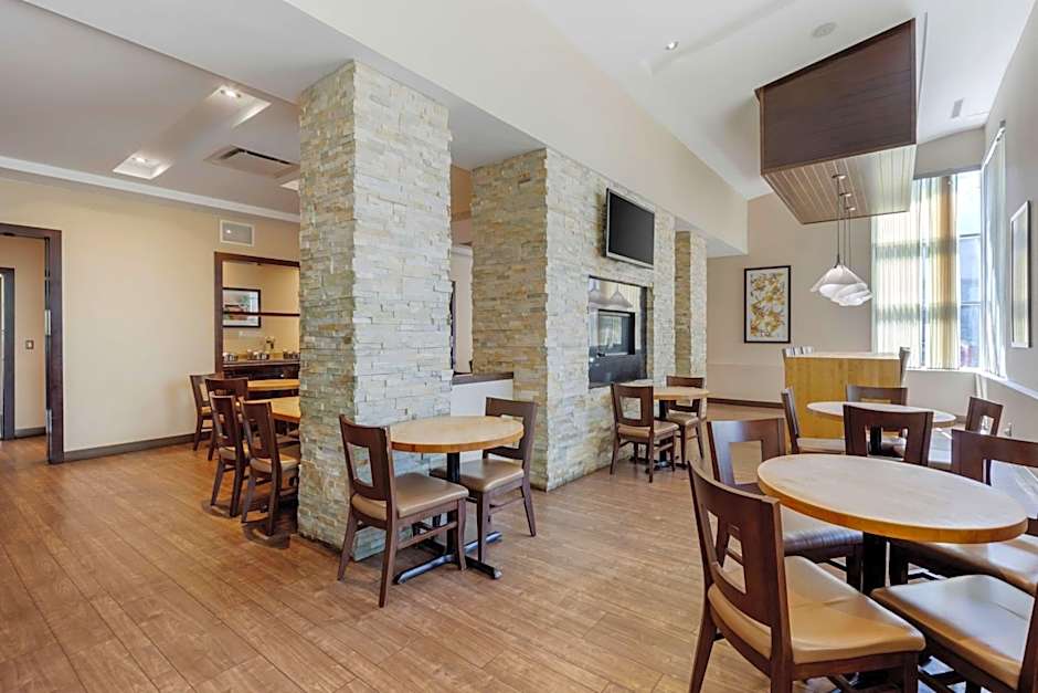Best Western Plus Edmonton Airport Hotel