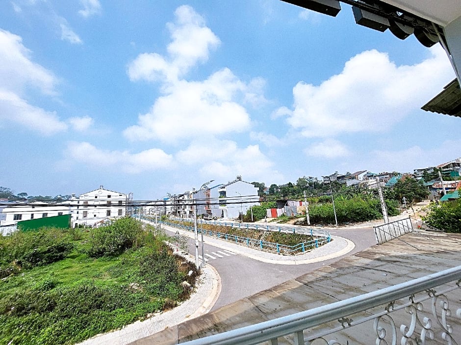 Chill House Dalat Hotel 