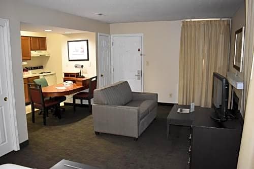 Hawthorn Suites Dayton South