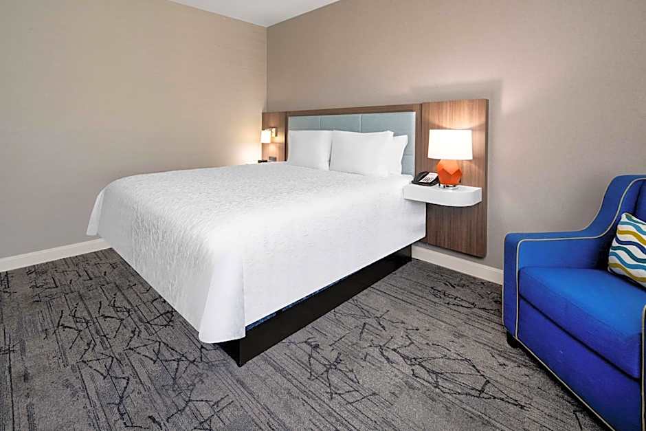 Hampton Inn By Hilton & Suites Gilroy, CA