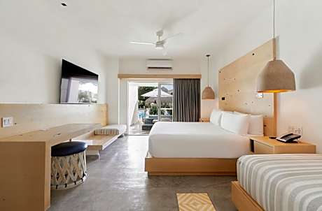 Poolside suite with private jacuzzi