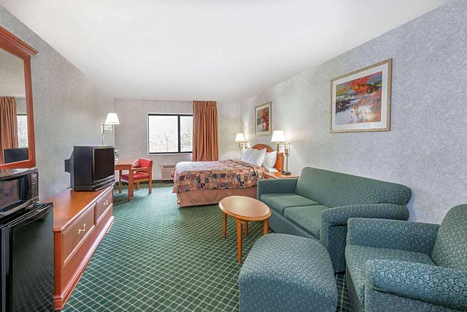 Days Inn by Wyndham Topeka