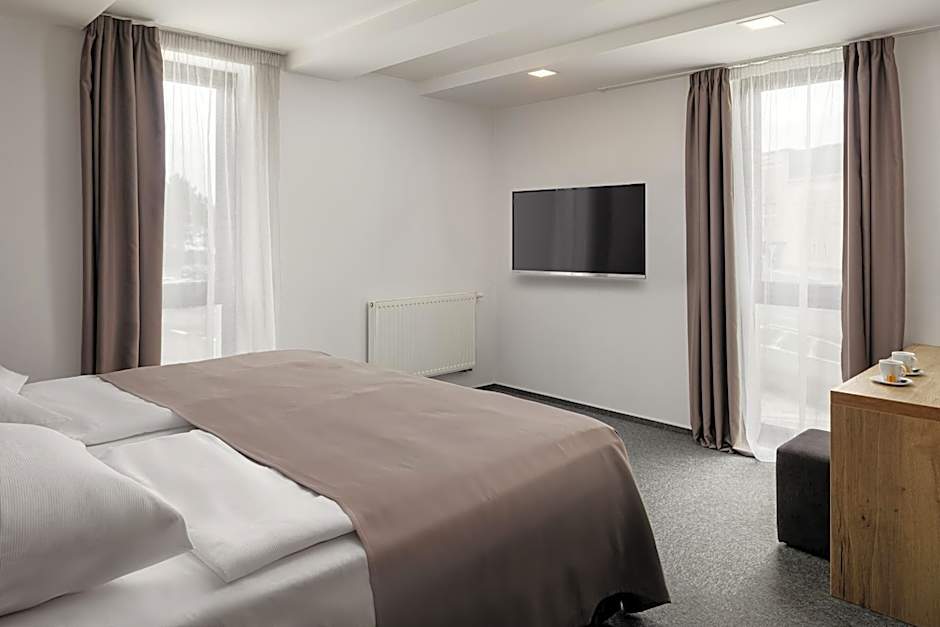 4 SMART HOTEL