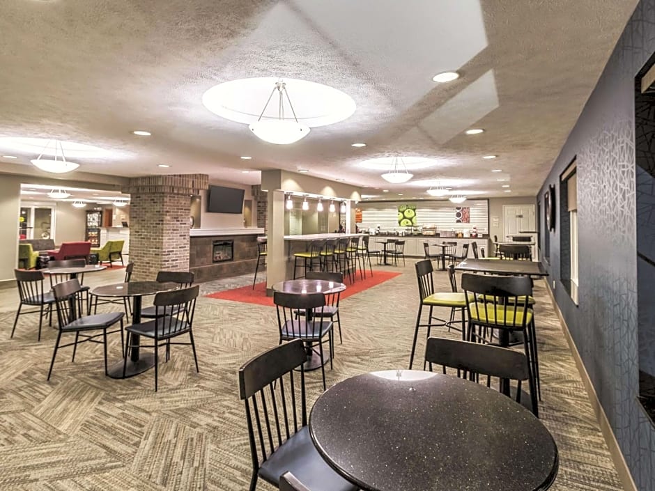 La Quinta Inn & Suites by Wyndham Fargo Medical Center