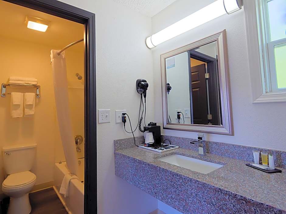 SilverStone Inn North Spokane