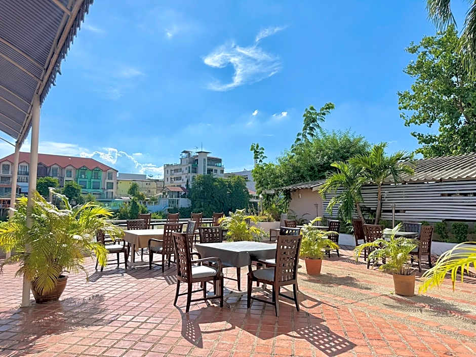 Ayothaya Riverside Hotel