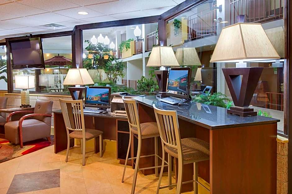 DoubleTree by Hilton Austin, MN