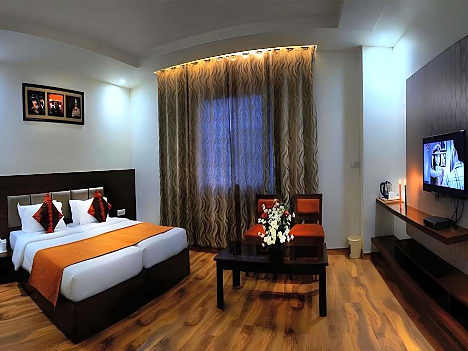 Hotel Dazzle – Agra, NC