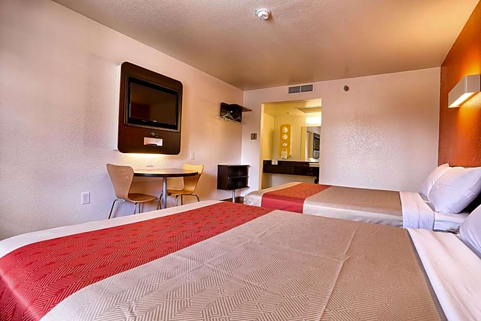 Super 8 by Wyndham Petaluma