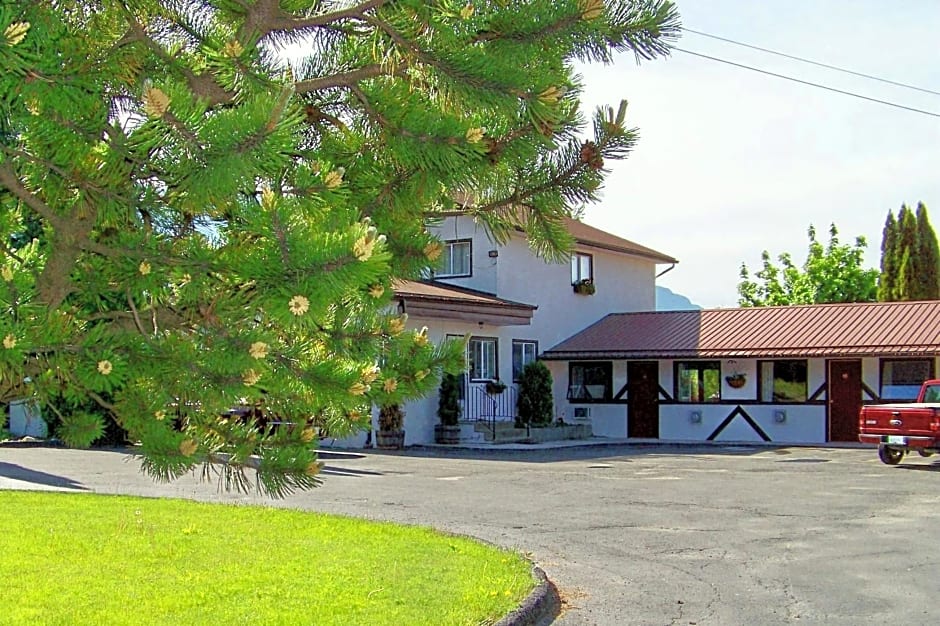 Bavarian Orchard Motel