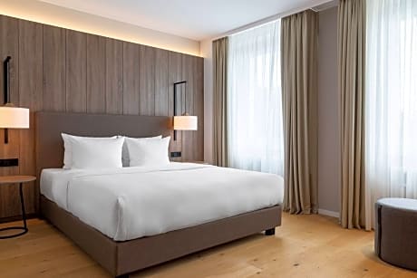 Junior Suite, 1 King Bed with Sofa bed (1 King Bed and 1 Double Sofa Bed)