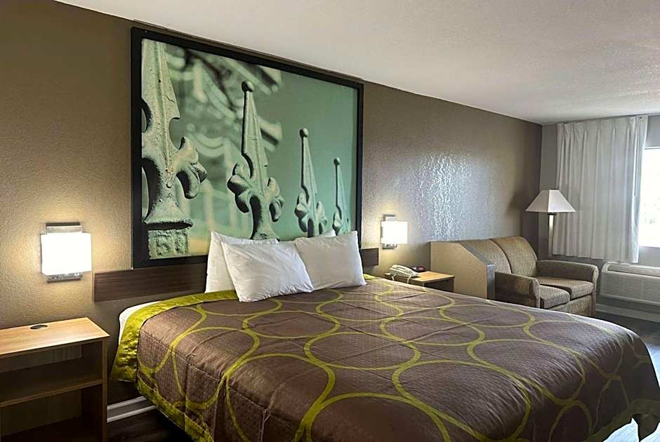 Super 8 by Wyndham Monroe