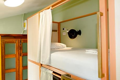 Bed in 4-Bed Dormitory Room with AC