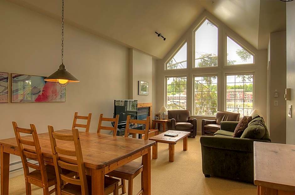 Waters Edge Shoreside Suites