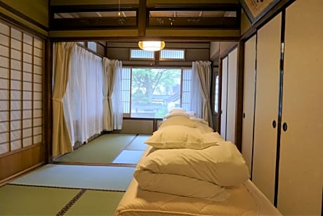 Quadruple Room with Shared Bathroom