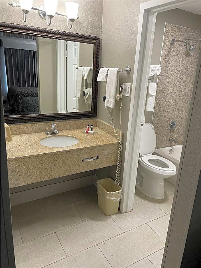 Days Inn & Suites by Wyndham Collierville Germantown Area