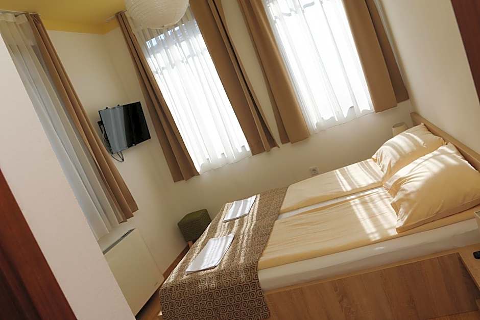 Hotel Logavina 8 Garage Parking