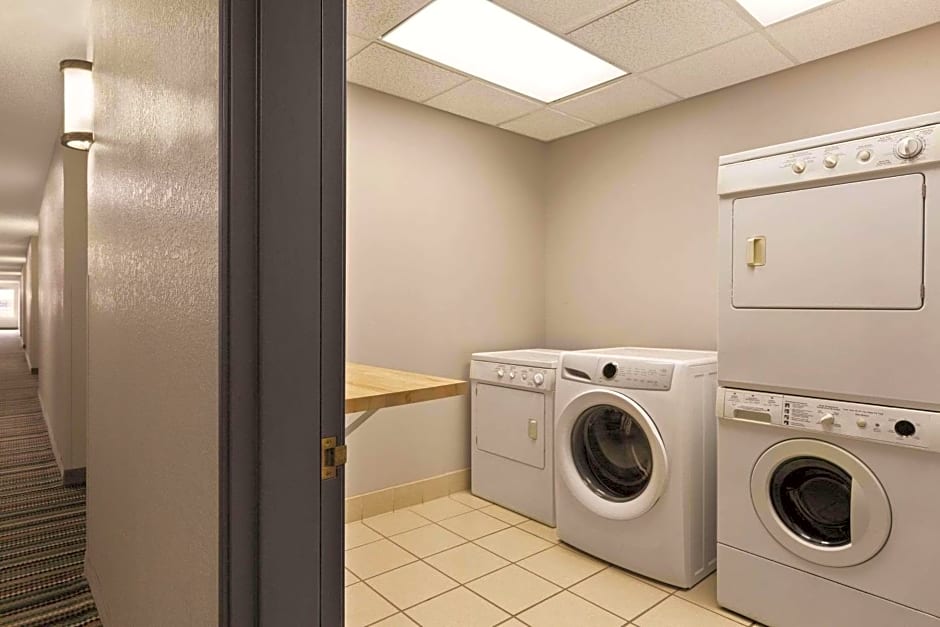 Country Inn & Suites by Radisson, Willmar, MN