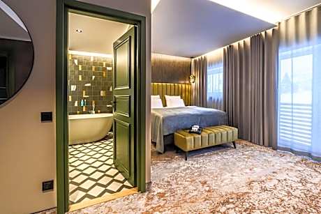 Deluxe Double Room with Bath