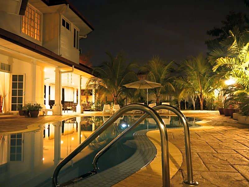 Rumah Putih B&B near KLIA