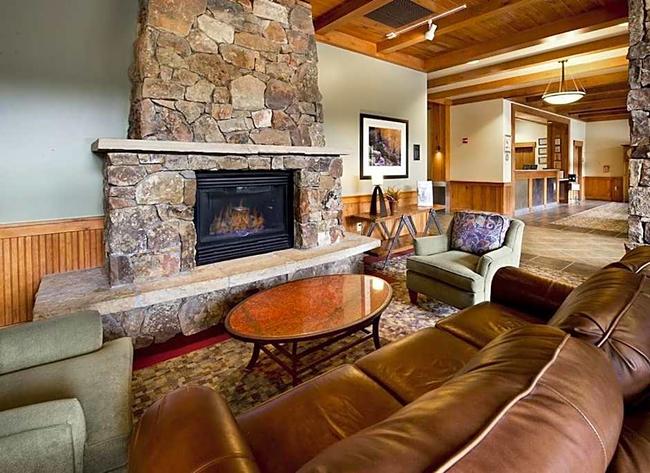 Zephyr Mountain Lodge