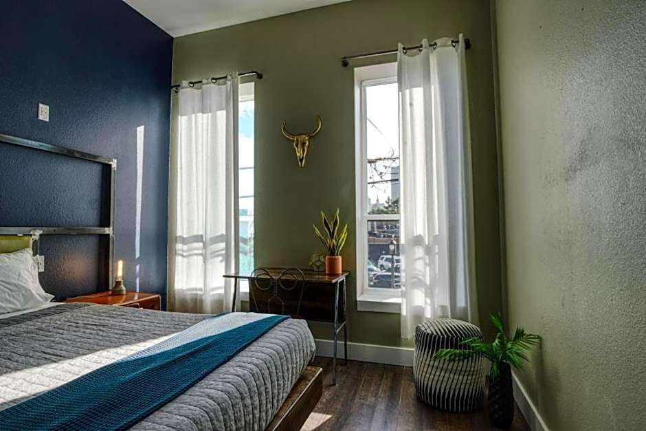 Deep Ellum Hostel - Adults Only