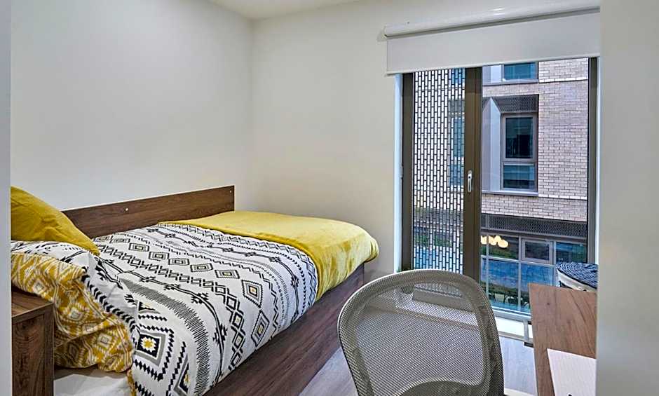 For Students Only The Oaks in Coventry