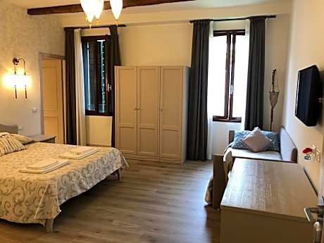 Deluxe Quadruple Room