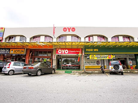 OYO 89615 T Family Hotel
