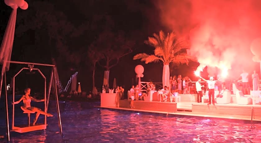 Rixos Sungate Hotel