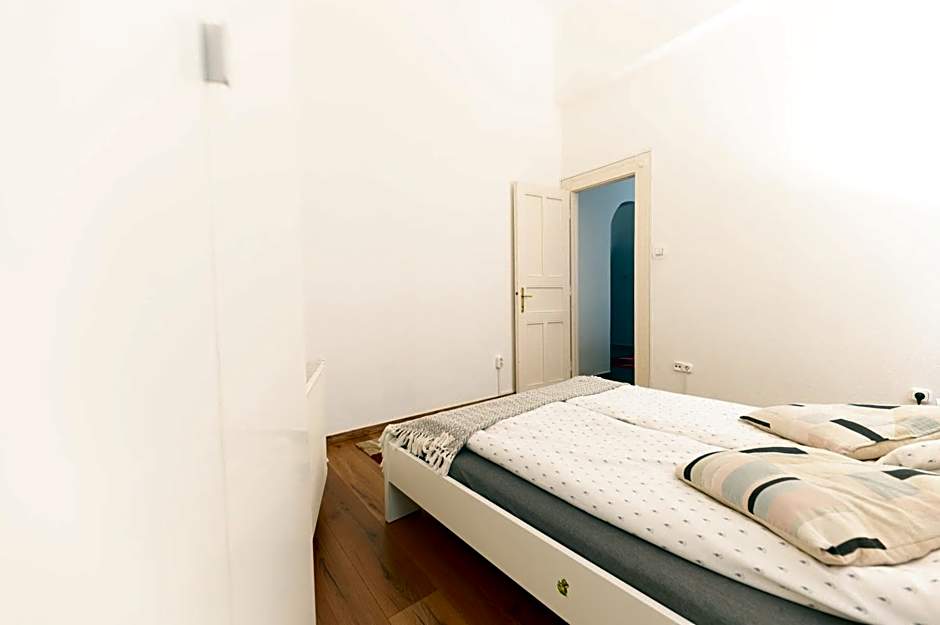 Danube Dwelling Aulich utca 3