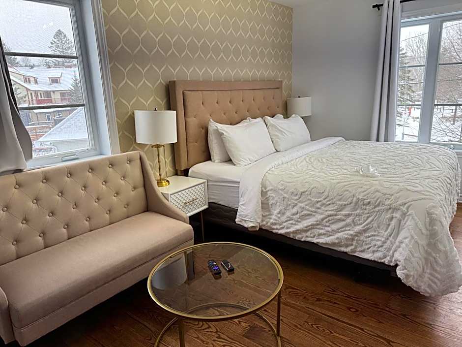 Le 900 Tremblant Inn Café and Bistro