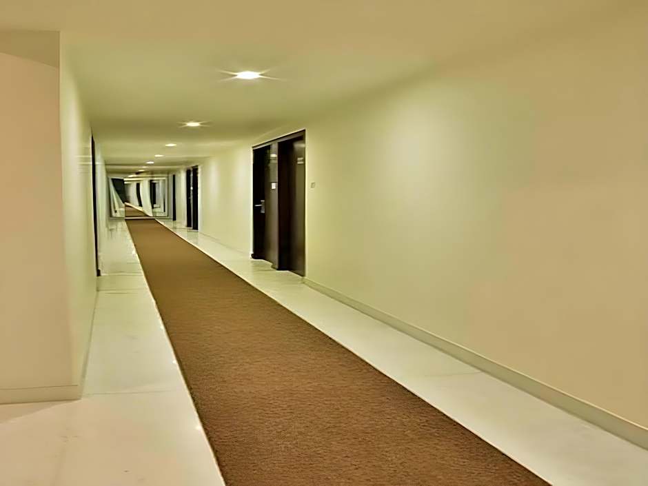 Hotel Dazzle – Agra, NC