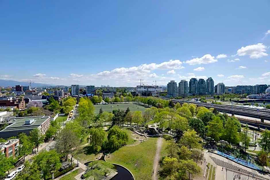Luxary Condo Downtown Vancouver with free parking