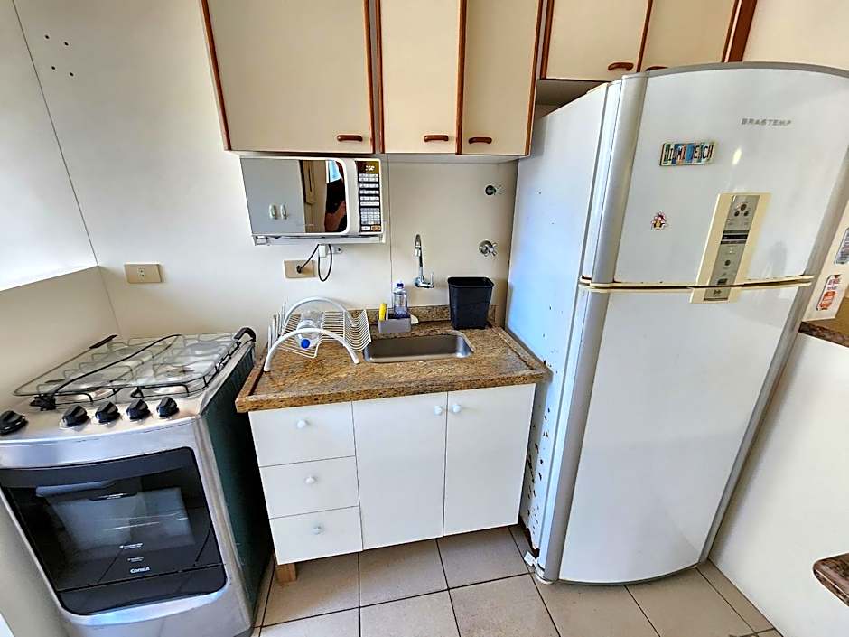 Lindo Flat Capitania Varam , WI FI , 2 aparelhos de ar condicionado , serviço de praia , enorme sacada com vista ao mar e telas de proteção para as crianças , 3 piscinas