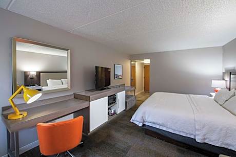 King Room with King Bed - Non-Smoking