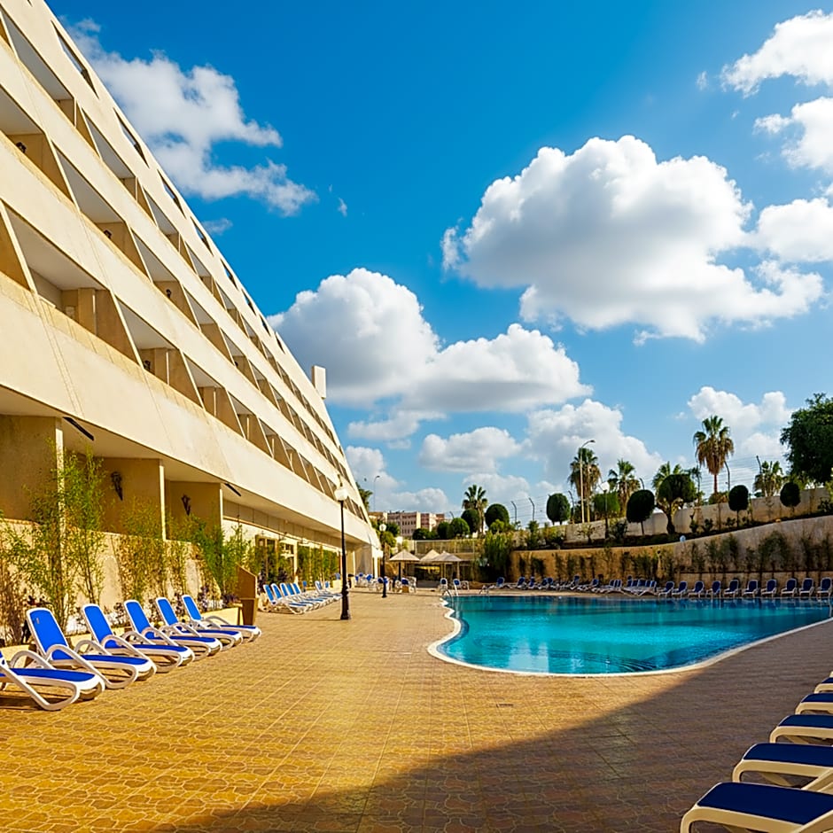 Las Piramides Resort