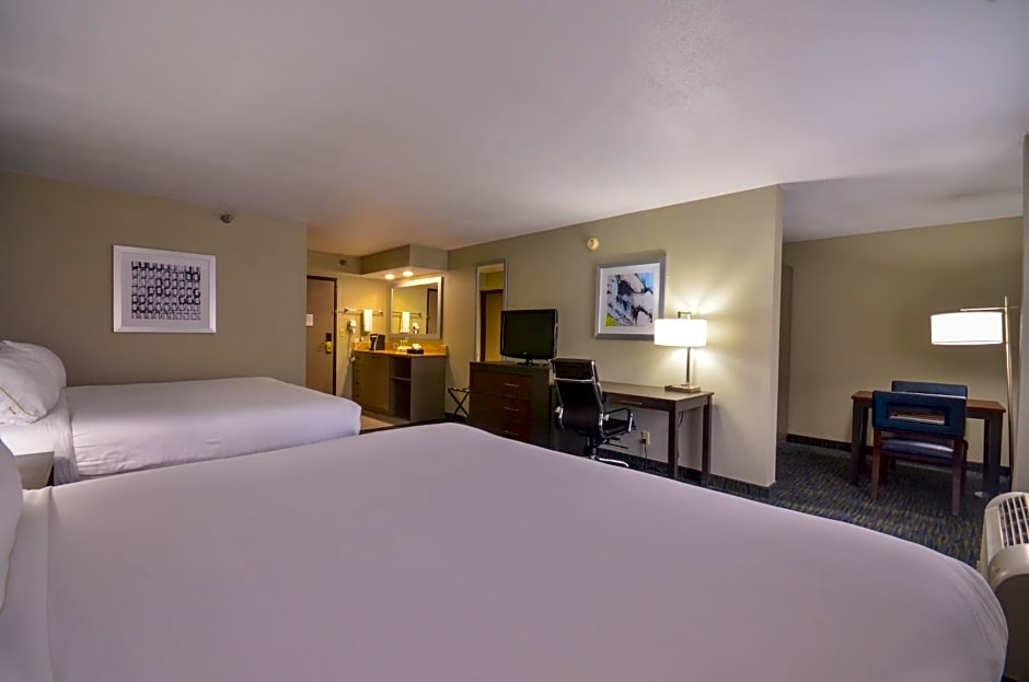 Holiday Inn Express & Suites Fayetteville University of Arkansas Area