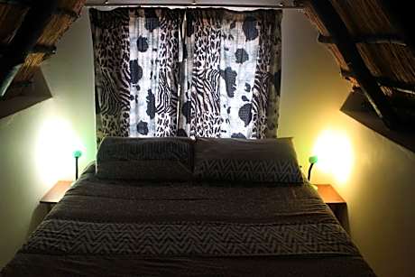 One-Bedroom Chalet with Shared Bathroom