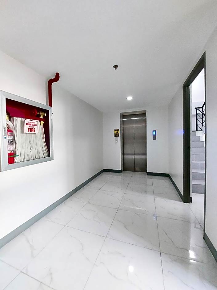 Airobedz Mckinley – Manila, Metro Manila, NY