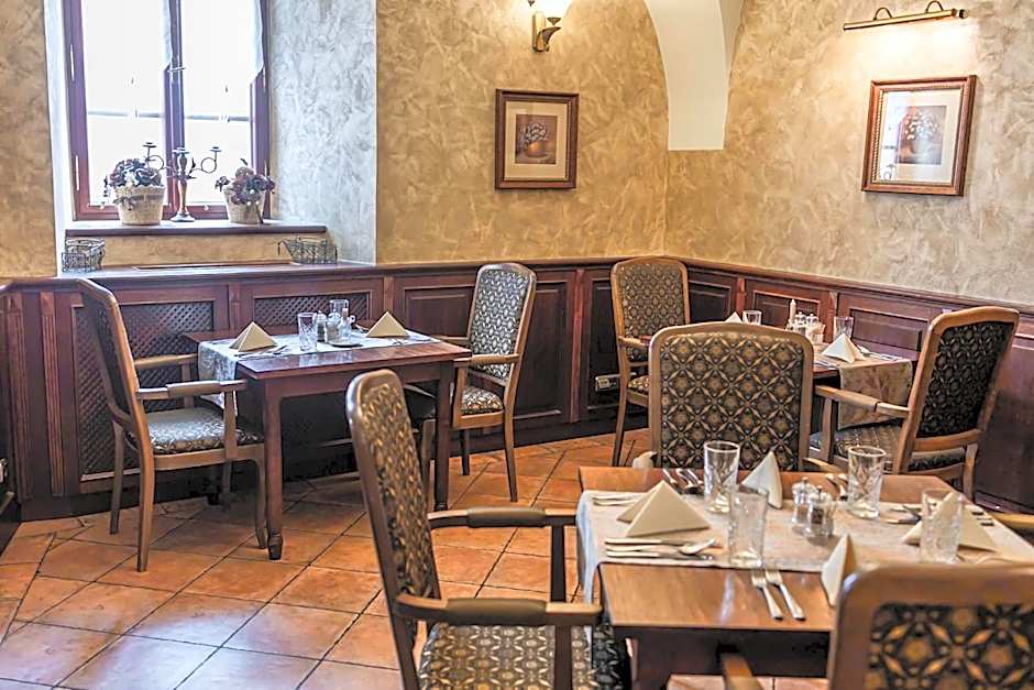 Hotel Octarna - Free On-site Parking