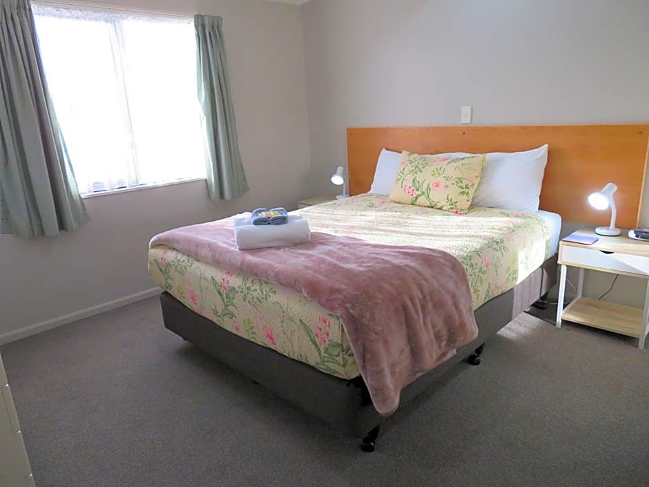 Commodore Court Motel