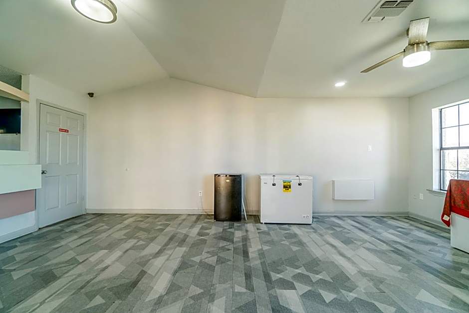 Pleasanton Executive Inn By OYO