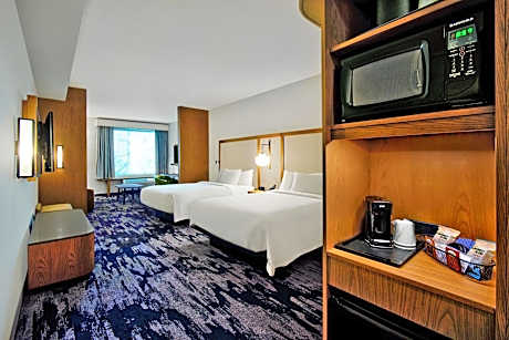 Queen Suite with Sofa Bed - Hearing Accessible